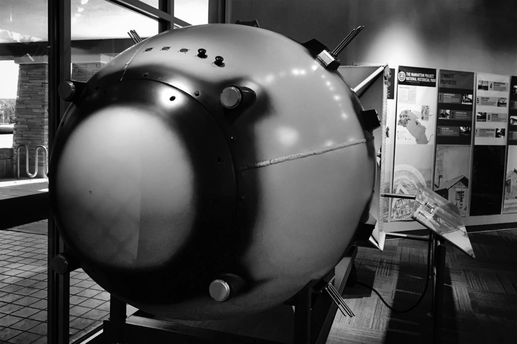 "Fat Man", eine Atombombe, (bzw. ein Duplikat davon) im Bradbury Science Museum. Los Alamos NM